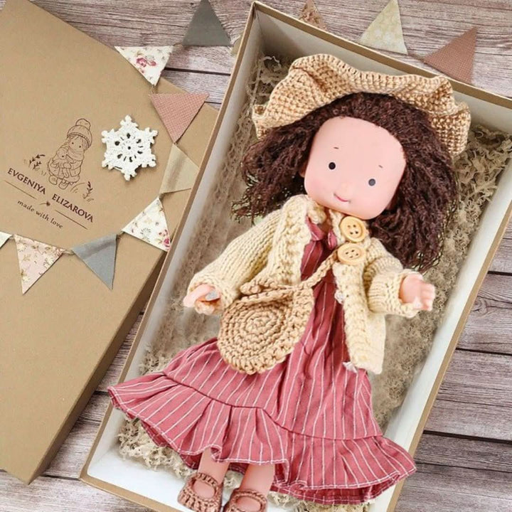 100% natuurlijke materialen Waldorf pop, handgemaakt en veilig voor alle kinderen. Milieuvriendelijk.
