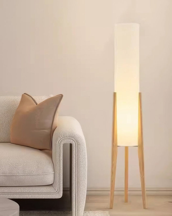 Stijlvolle walnoothouten vloerlamp met LED, ideale binnenverlichting voor elke moderne inrichting.