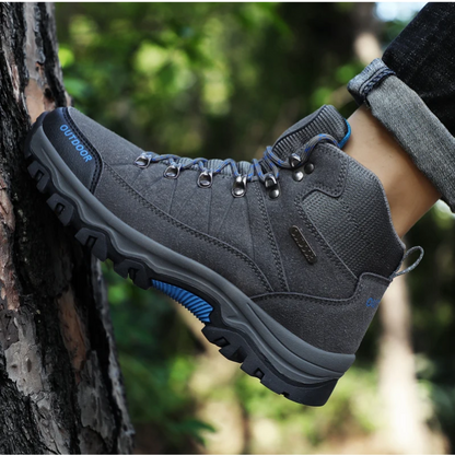 "Wandelschoenen heren, waterdicht en slipvast, robuust design in zwart-blauw; ideaal voor outdooractiviteiten."