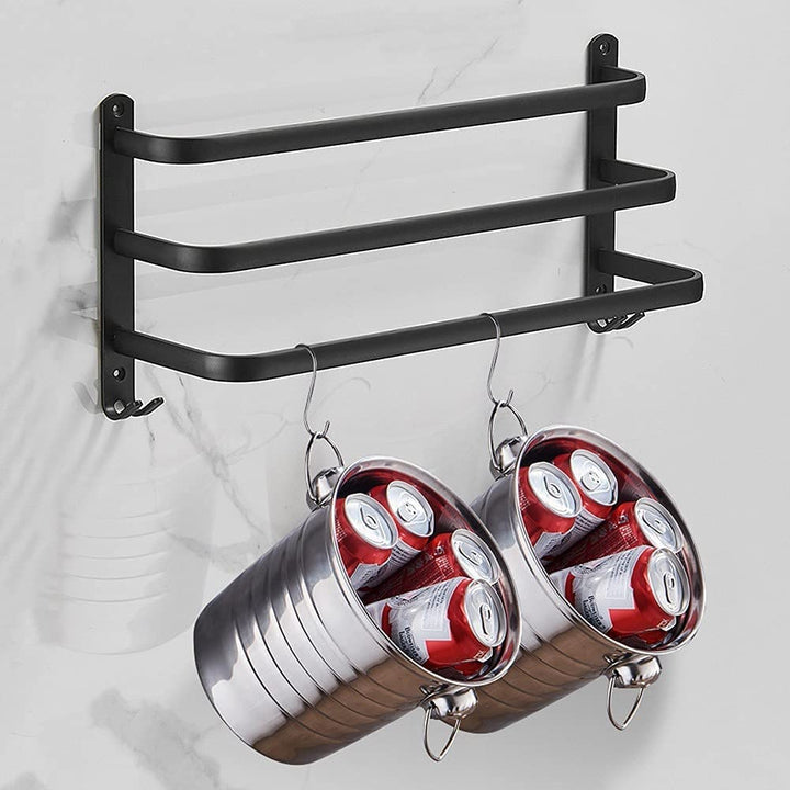 Compact aluminium badkamerrek, wandgemonteerd voor handdoeken, flexibel en ruimtebesparend.
