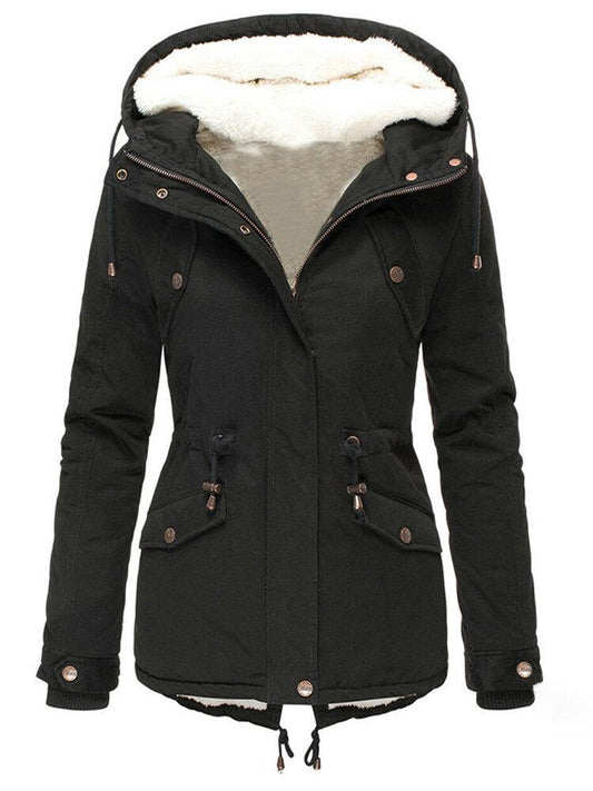 "Warm, waterafstotende winterjas voor vrouwen, stijlvol ontwerp, model draagt jas, ideaal voor koude dagen met regen."