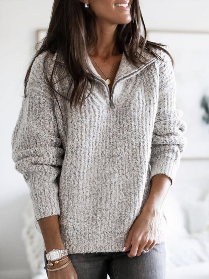 Warme damestrui in hemelsblauw, losse pasvorm met halflange ritssluiting, ideaal voor herfst, casual of formele look.