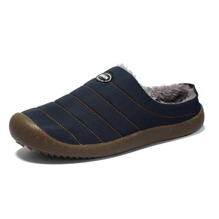 Antislip heren sloffen, gevoerd, bieden grip en warmte op gladde vloeren binnen.