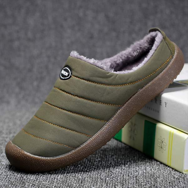 Comfortabele heren pantoffels, gevoerd en warm, ideaal voor koude avonden binnen.