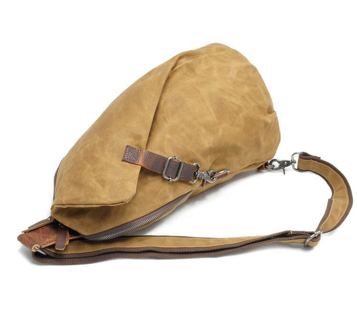 Waterdichte crossbody tas voor heren, ruim genoeg voor telefoon, portemonnee en sleutels.