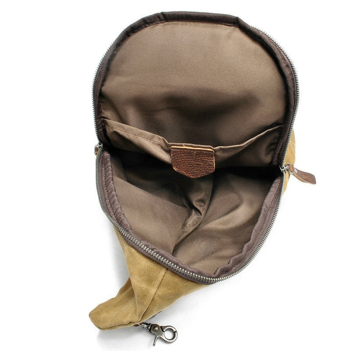 Veilig antidiefstalvak op de achterzijde van de heren slingbag, beschermt waardevolle spullen.