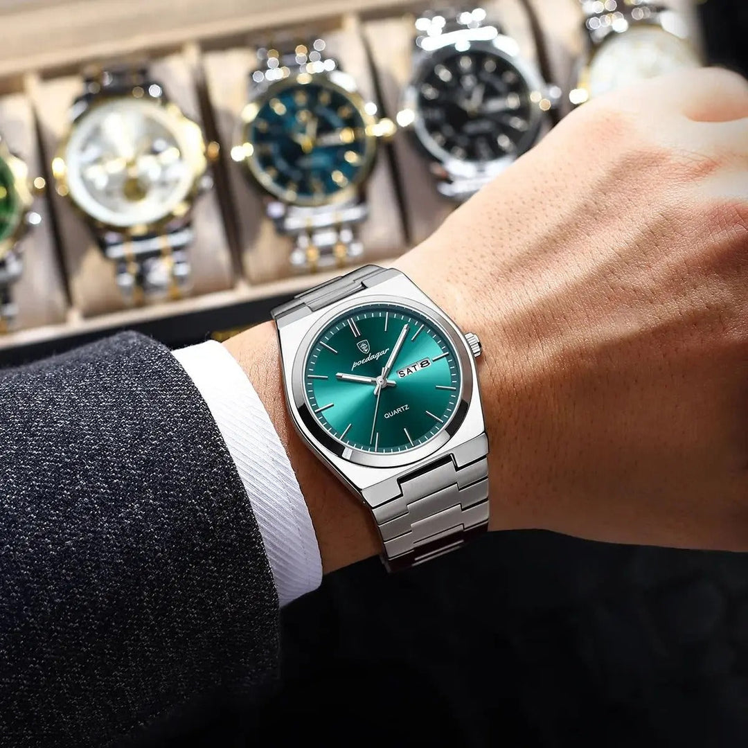 Zilverkleurig roestvrij stalen herenhorloge, waterdicht en met een tijdloos luxe design.