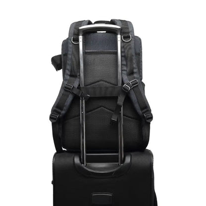 "Waterdichte cameratas met gevoerd interieur, aanpasbare indeling en comfortabele draagbanden, perfect voor fotografen."