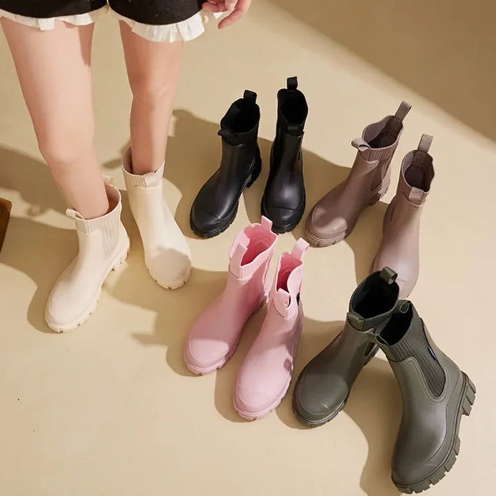 Close-up van de antislipzool op comfortabele, waterdichte dames Chelsea boots, ideaal voor winterse grip.
