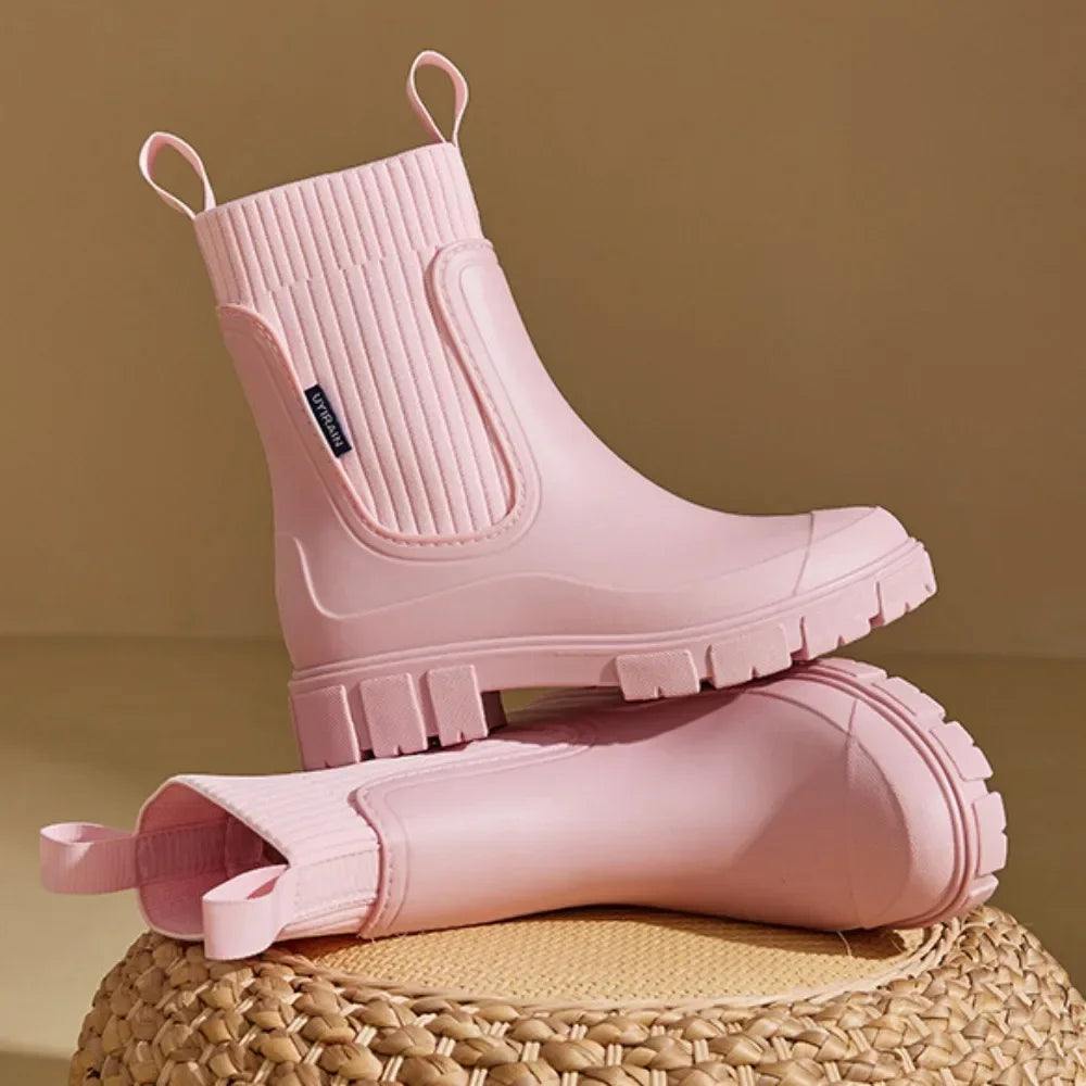 Robuuste waterdichte dames Chelsea boots met antislipzool, perfect voor natte dagen en winterse omstandigheden.