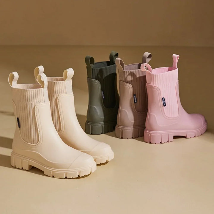 Zwarte waterdichte dames Chelsea boots met elastische zijpanelen; antislip en duurzaam voor herfst/winter.