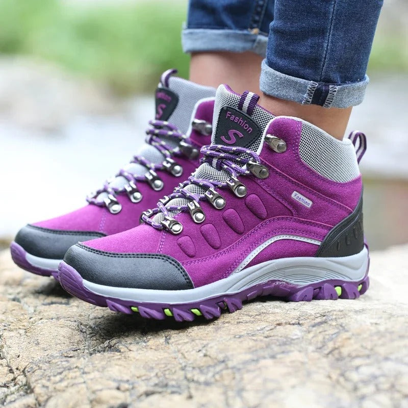 Waterdichte hiking schoenen voor dames met stevig ontwerp en stijlvolle uitstraling. Perfect voor outdoor avonturen.
