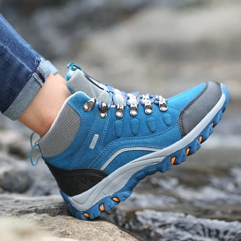 Waterdichte hiking schoenen voor dames met stevig ontwerp en stijlvolle uitstraling. Perfect voor outdoor avonturen.