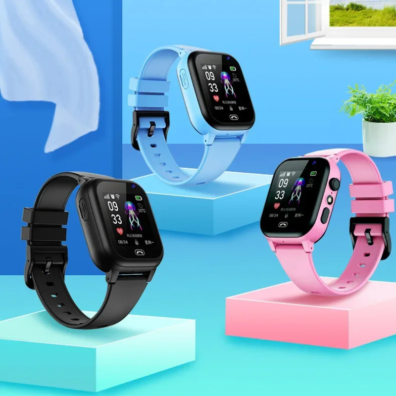 "Waterdichte kindersmartwatch in blauw met realtime GPS en SOS-functie, stijlvol en kindvriendelijk design."