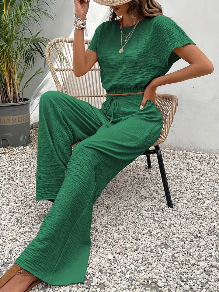 Dames tweedelige set: modieuze top met vleermuismouw en comfortabele broek voor een stijlvolle look.