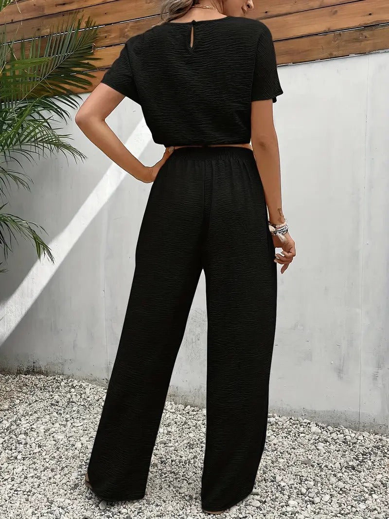 Modieuze tweedelige zomerset voor dames, inclusief comfortabele broek en losse top met vleermuismouw.