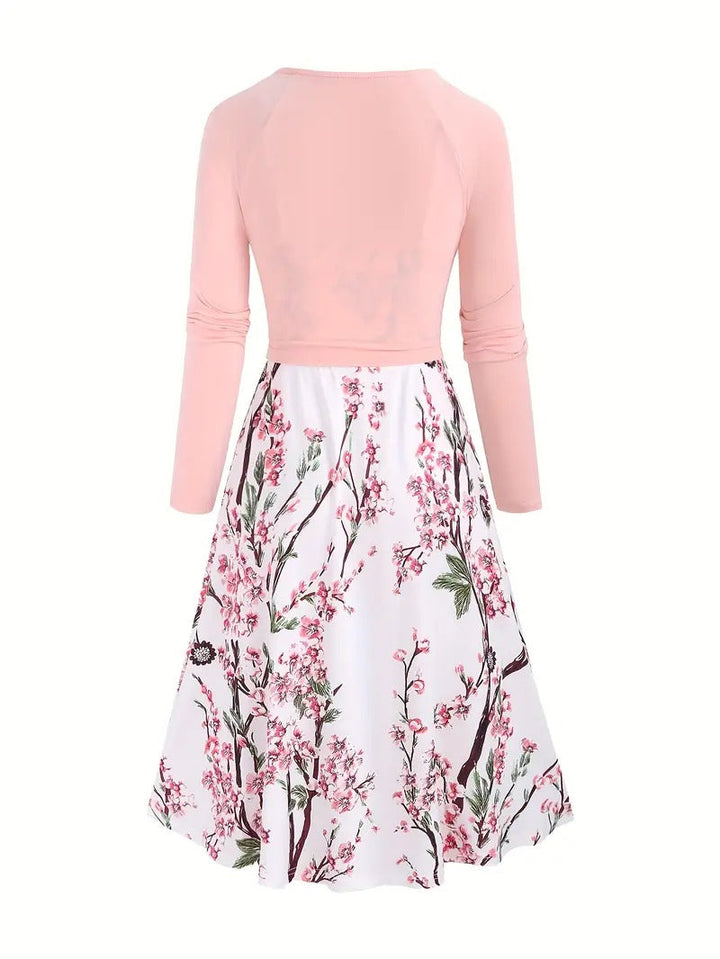 Modieuze dames tweedelige set: comfortabele top en broek met fleurige bloemenprint, geschikt voor vakantie.