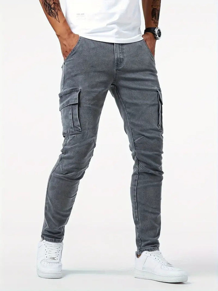 Casual heren stretchbroek in cargo stijl, comfortabel en duurzaam, essentieel voor moderne herenmode.