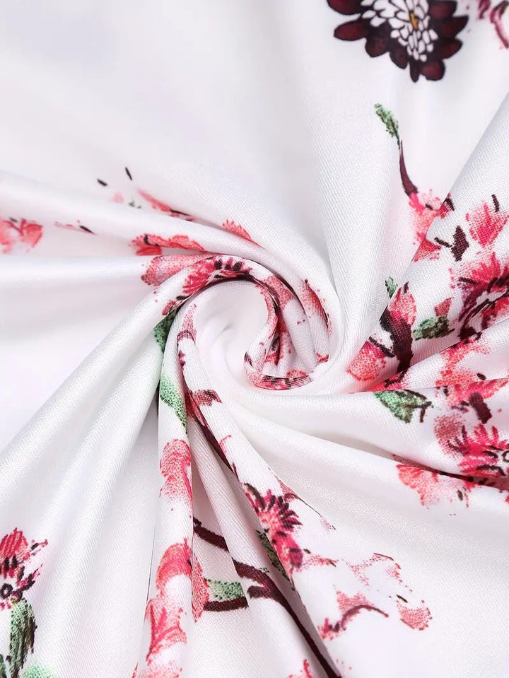 Comfortabele dames tweedelige kledingset met levendige bloemenprint, perfect als trendy zomer- of vakantiekleding.