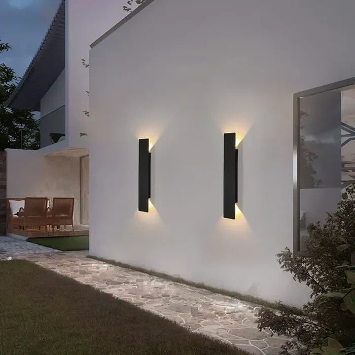 Energiezuinige LED wandlamp voor buiten, ideaal als balkon- of terrasverlichting. Modern aluminium design.