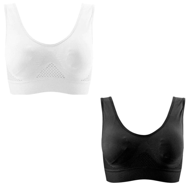 Model toont de perfecte pasvorm en ondersteuning van de naadloze comfort beha Elina.