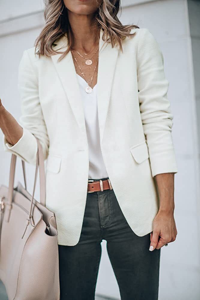 Klassieke effen damesblazer, de Margaux, een tijdloze en modieuze keuze.
