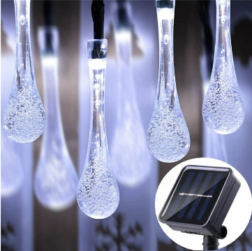 Veelzijdige druppel solar lichtketting voor terras, balkon, tuin en feest, energiezuinig en waterdicht.