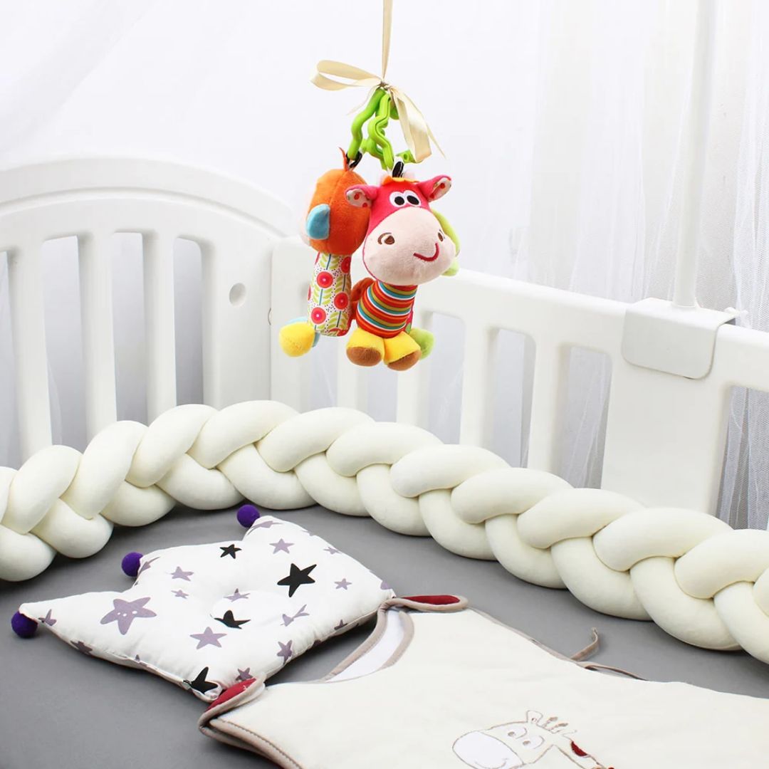 Pluche katoenen gevlochten bedbumper, 200 cm, zachte decoratie voor kinderledikant.
