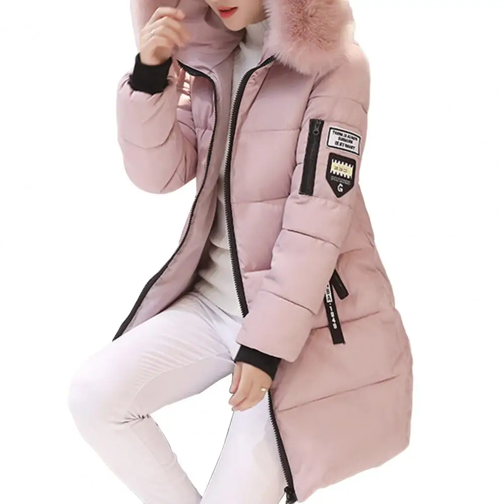Comfortabele dames winterjas Elinora, windbestendig voor buiten. Warme mode kleding met capuchon.
