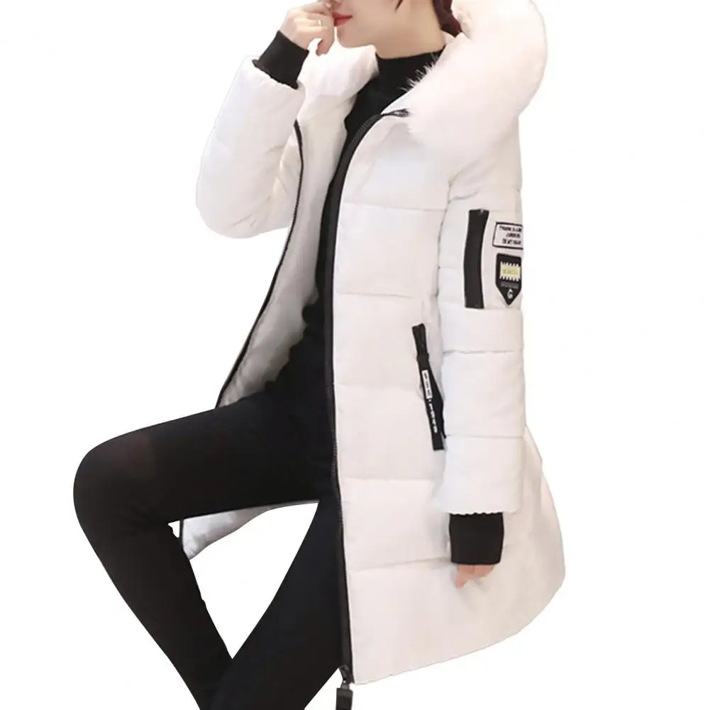 Modieuze Elinora dames winterjas, comfortabel en windbestendig. Warme buitenkleding met capuchon voor winter.