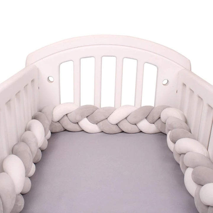 Stijlvolle gevlochten bedbumper, 200 cm, ideaal voor veilige kinderkamer of babykamer decoratie.