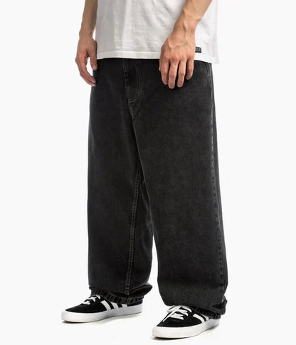 "Wijdvallende donkerblauwe heren jeans in oversize skaterstijl, ideaal voor dagelijks comfort en een trendy uitstraling."