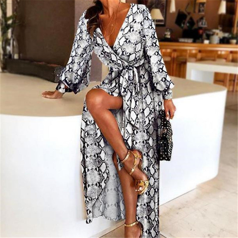 Boho wikkeljurk dames met split en v-hals. Gele zomerjurk, lange mouwen. Comfortabele en elegante party- of strandjurk.
