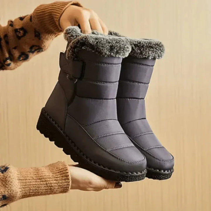 Comfortabele dames winterlaarzen met warme voering, waterafstotend voor winterse omstandigheden.