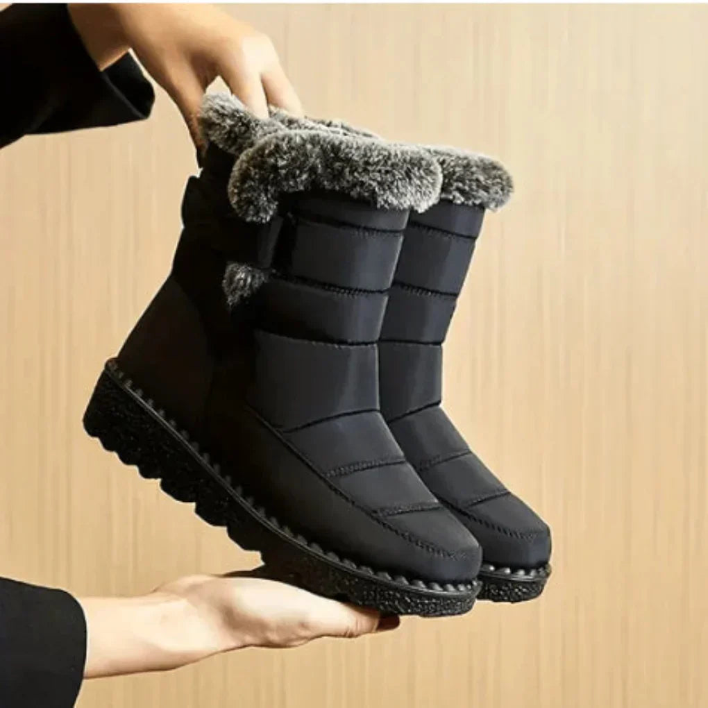 Antislip dames sneeuwlaarzen, robuust en warm, perfect voor grip en comfort in de winter.