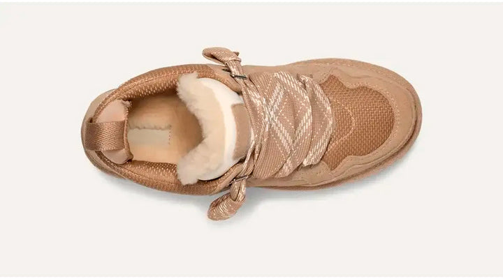 Warm gevoerde suède dames winterlaarzen, waterafstotend en met anti-slip rubberen zool voor comfort.