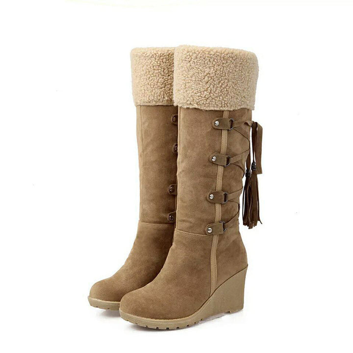Modieuze dames winterlaarzen met sleehak voor een trendy winterlook. Verkrijgbaar in meerdere kleuren.