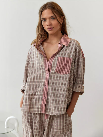"Winterklaar dames pyjama set, vintage look, loszittend design, warme blauwe stof, comfortabel en stijlvol voor koude nachten