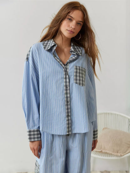 "Winterklaar dames pyjama set, vintage look, loszittend design, warme blauwe stof, comfortabel en stijlvol voor koude nachten