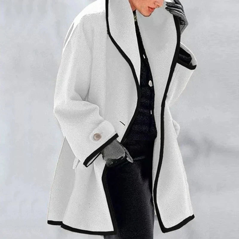 Dames wintertrenchcoat Emma, getailleerd model in wol, perfect voor warmte en elegantie.