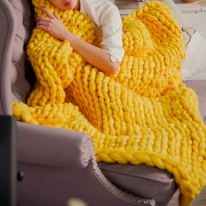 Zacht LuxaWool 1000g XXL chunky garen, ideaal voor een luxe, zelfgebreide deken.