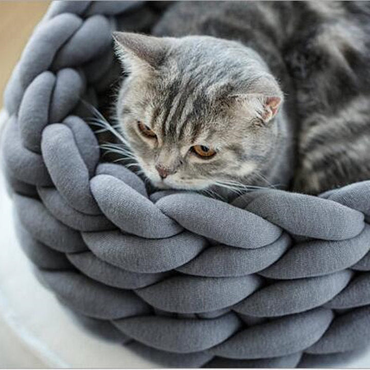 Zachte en warme gehaakte wollen huisdierenmand, ideaal als comfortabele slaapplek voor katten en honden.