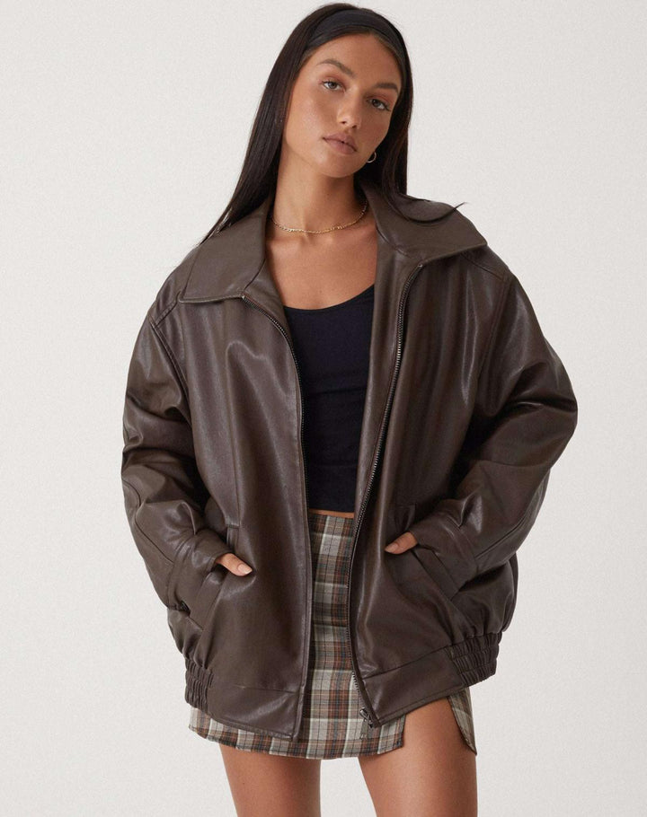 Dames oversized faux leren jasje, trendy dameskleding. Ideaal voor de overgang.