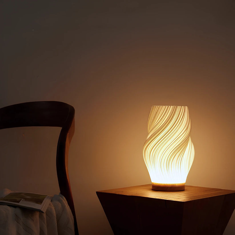 Decoratieve moderne LED tafellamp, een kunstwerk voor uw interieur. Beschikbaar in diverse vormen.