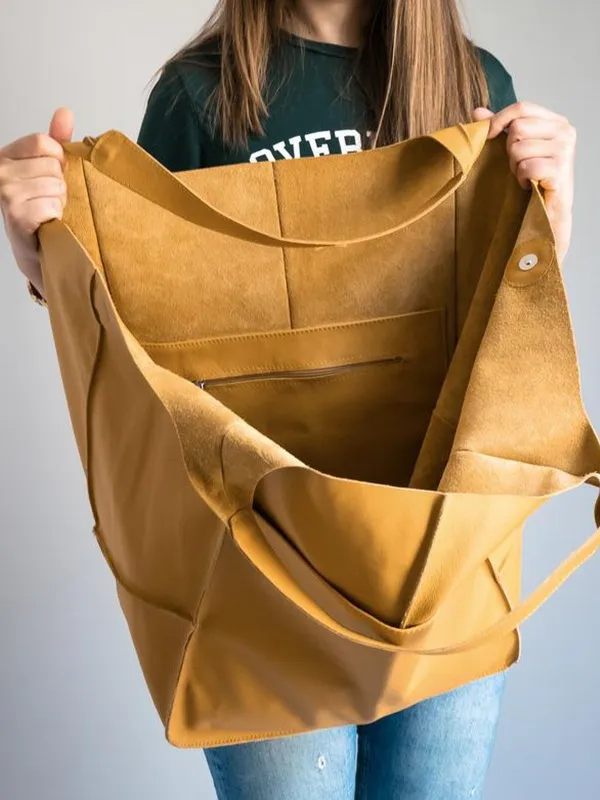 Grote retro strandtas Maxine voor dames, klassiek design, perfect voor vakantie.