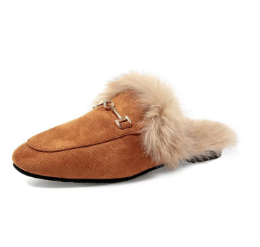 Comfortabele en stijlvolle damesslippers voor dagelijks gebruik. Een modieuze schoen voor elk seizoen.