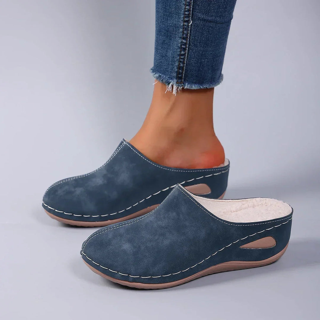 Modieuze instapklompen voor vrouwen met elegante sleehak, perfect als comfortabele zomerschoenen.