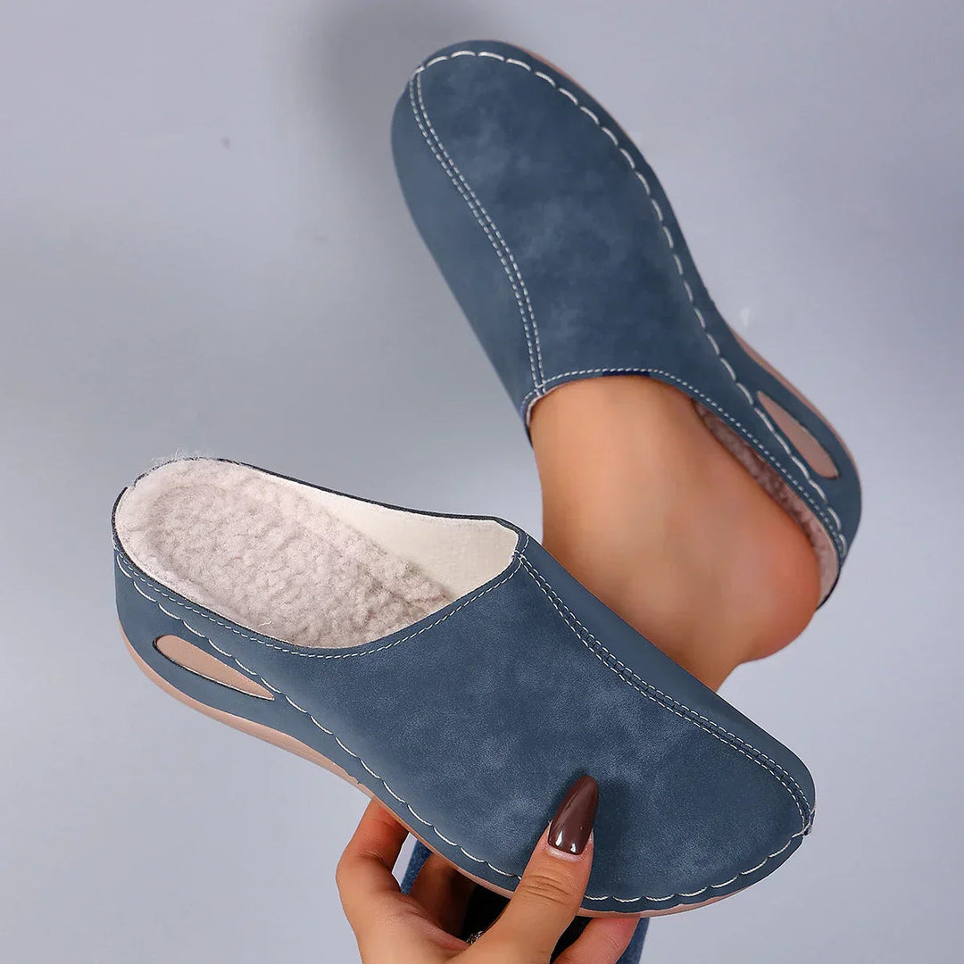 Comfortabele dames instapklompen met sleehak, ideaal voor zomerse dagen. Voetondersteuning & gemak.