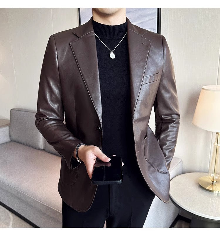 Veelzijdige zwarte leren heren blazer; een must-have voor de garderobe van de moderne man.