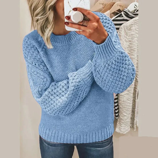 "Zachte gebreide trui voor dames, in elegante winterstijl, met comfortabele pasvorm en verfijnde textuur."
